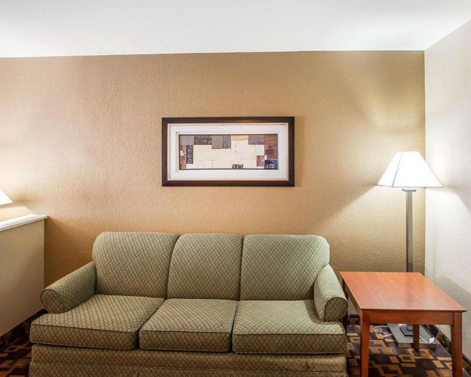 Quality Inn & Suites Маунт-Джулиет Экстерьер фото
