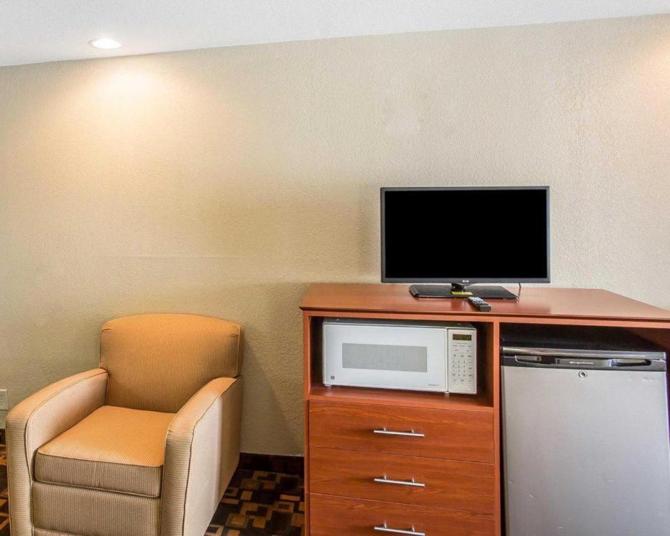 Quality Inn & Suites Маунт-Джулиет Экстерьер фото