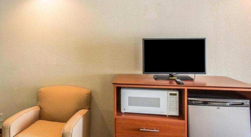 Quality Inn & Suites Маунт-Джулиет Экстерьер фото